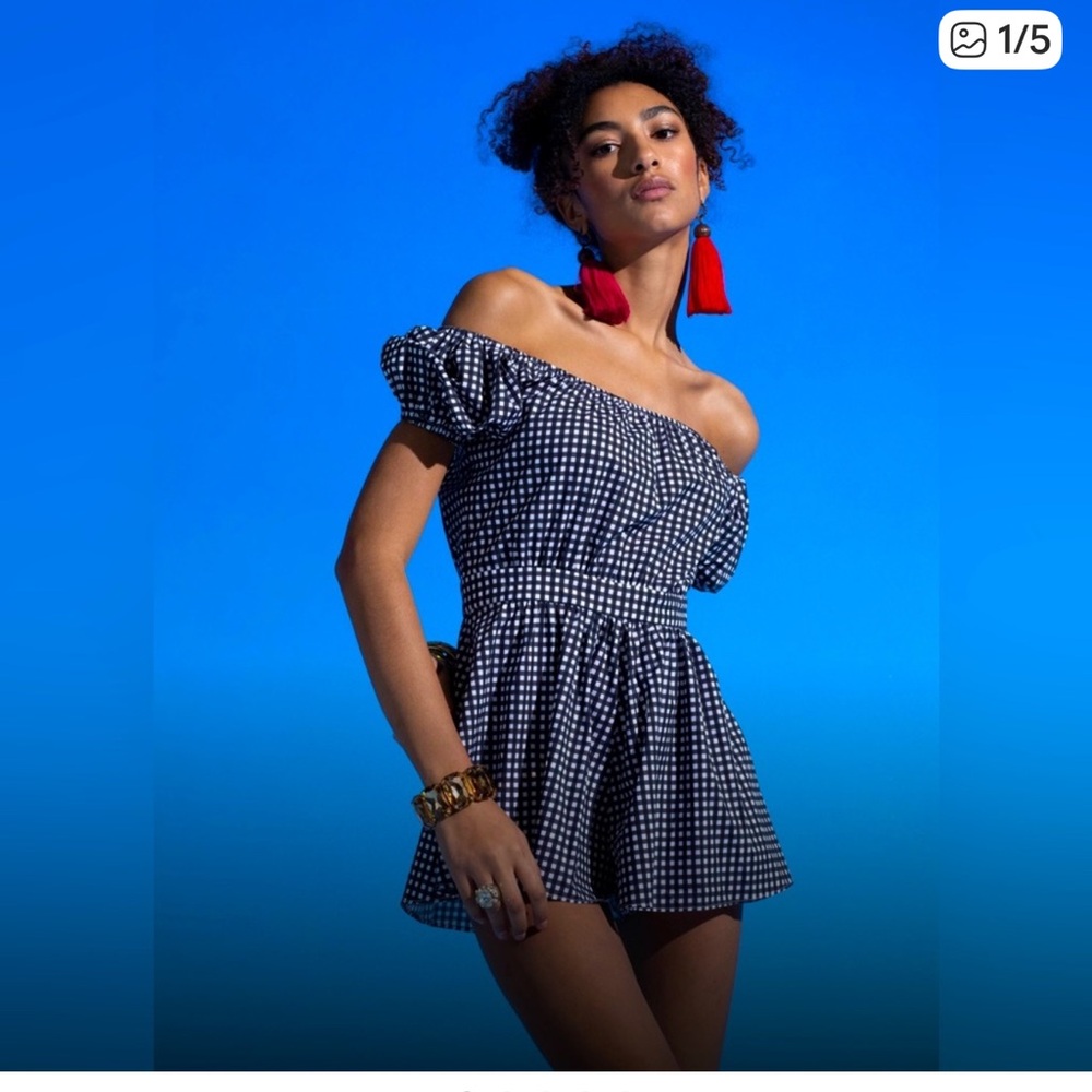 Caroline Costas like new shorts romper, like new